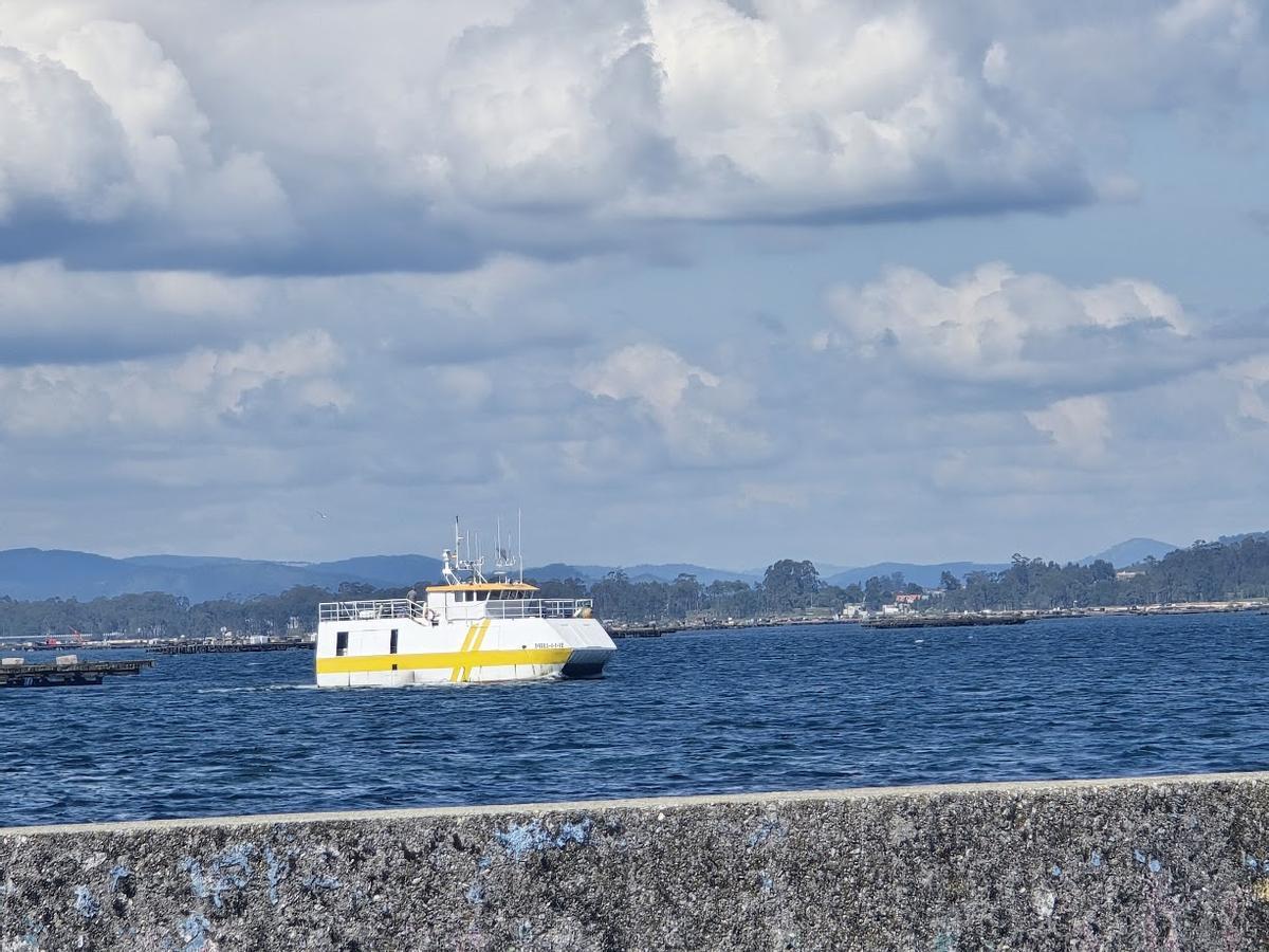 El «Chapeliño» regresando a puerto tras una jornada de pesca.