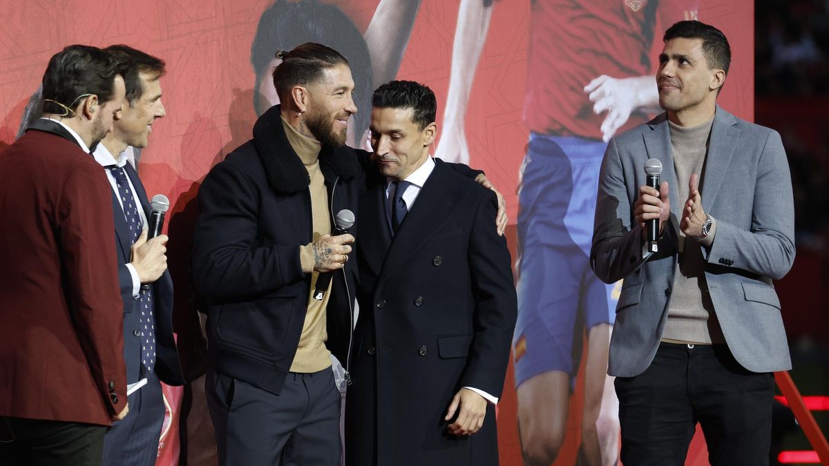El Sevilla homenajea a un emocionado Jesús Navas ante 45.000 espectadores