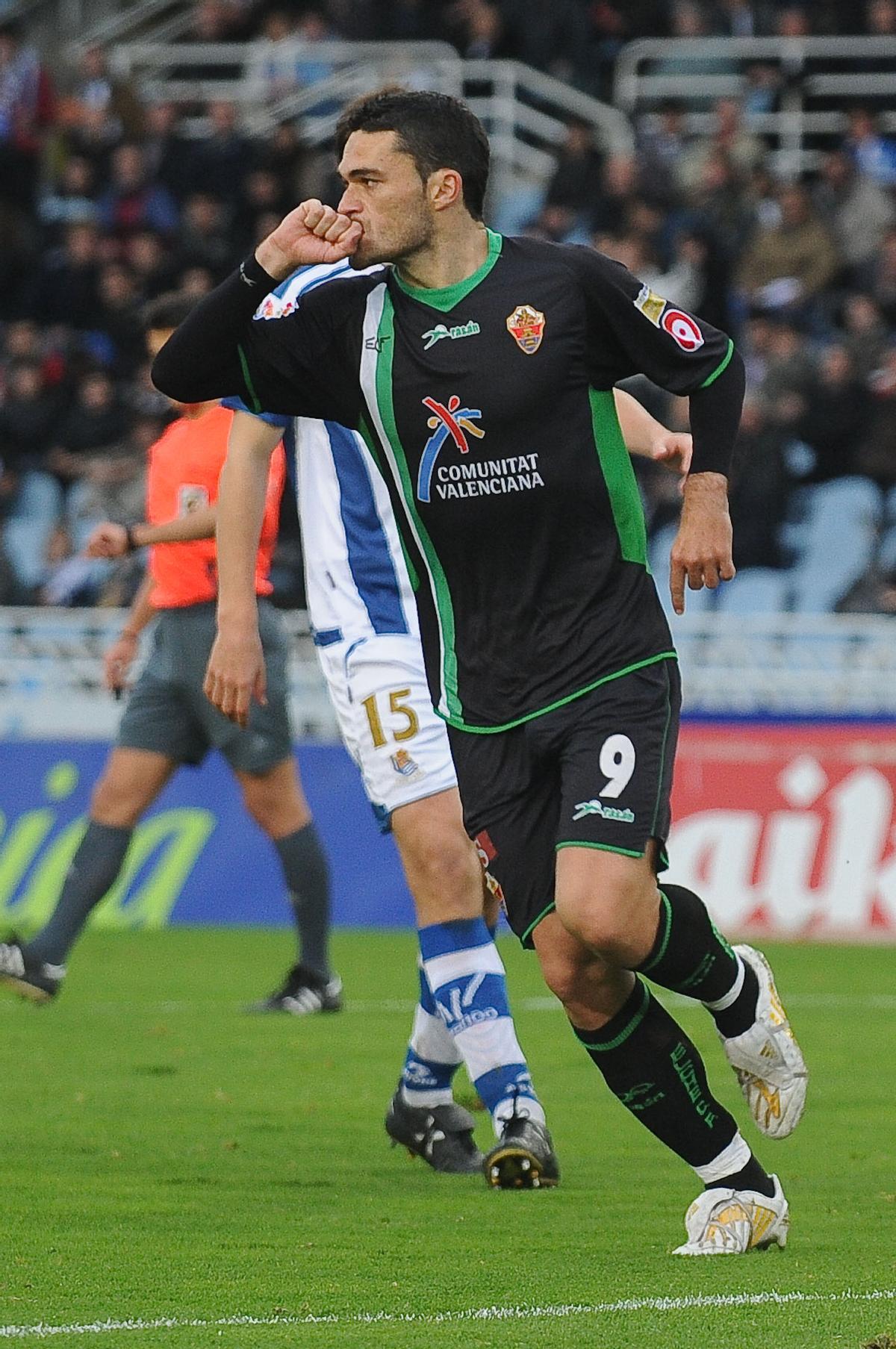 Jorge Molina celebra su gol a la Real en 2010