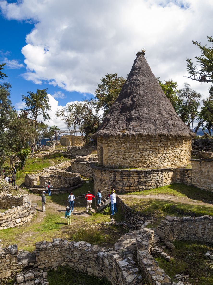 Las viviendas de planta circular son una de las caracaterísticas de la ciudadela sagrada en el norte de Perú
