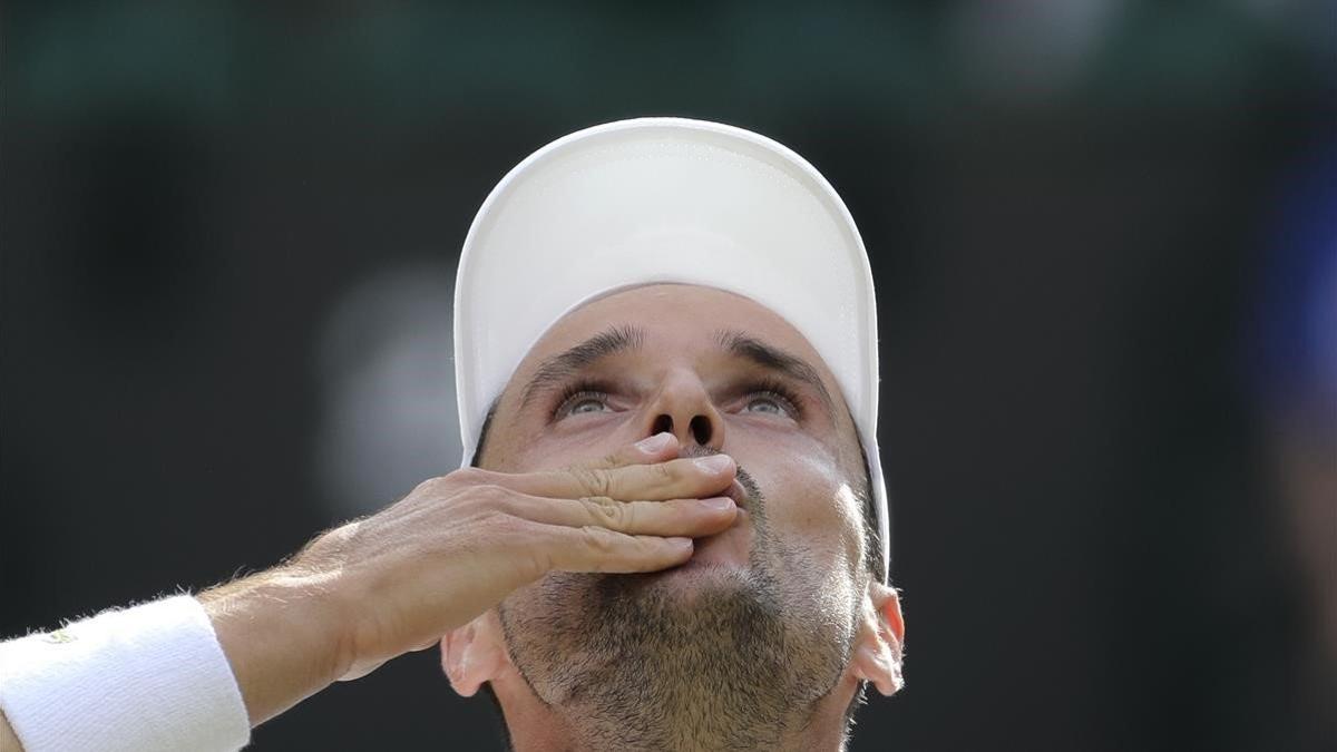 Roberto Bautista celebra su triunfo sobre el argentino Guido Pella que le lleva a semifinales.