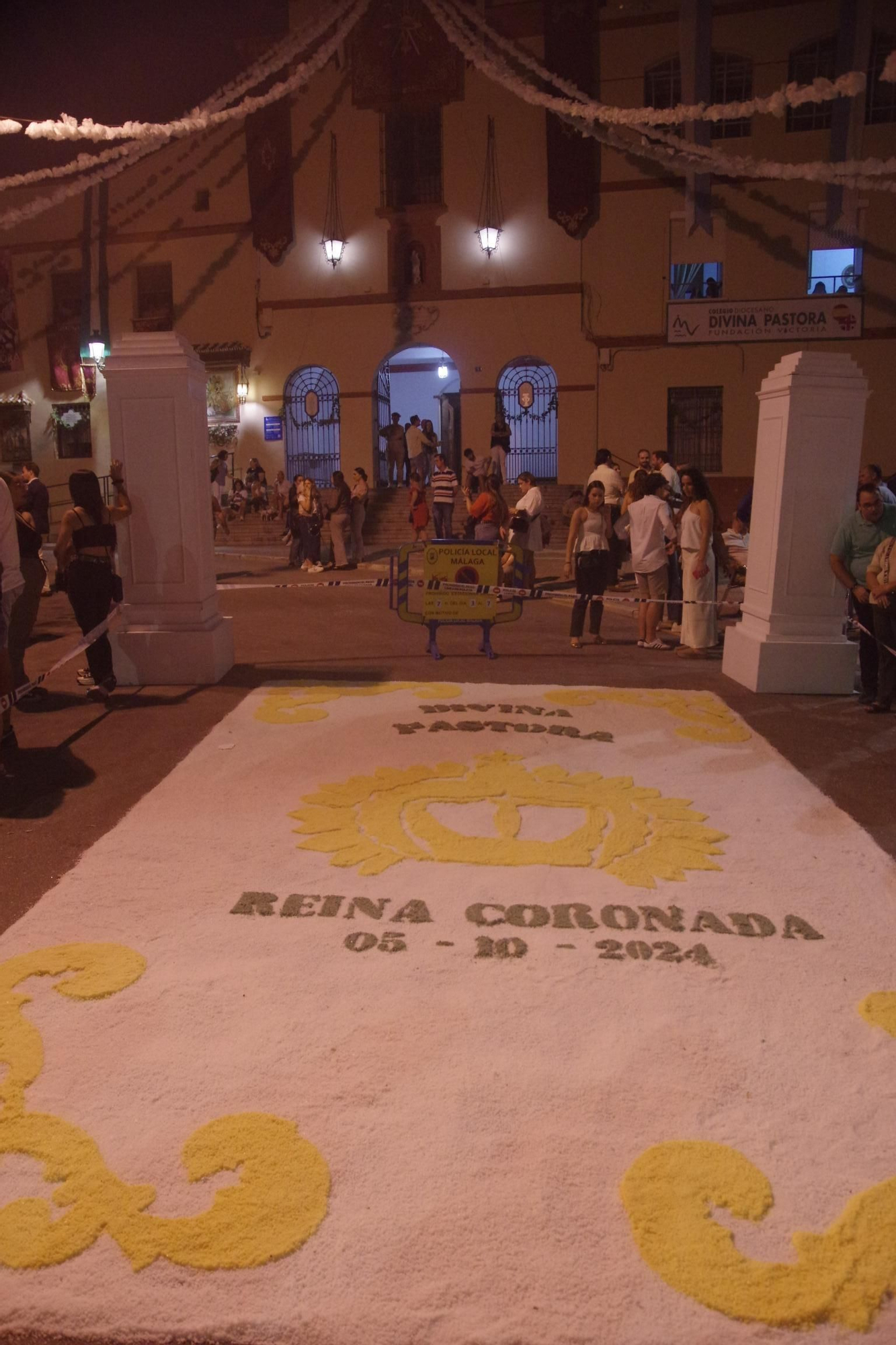 La procesión de la Divina Pastora Coronada llega a su barrio de Capuchinos