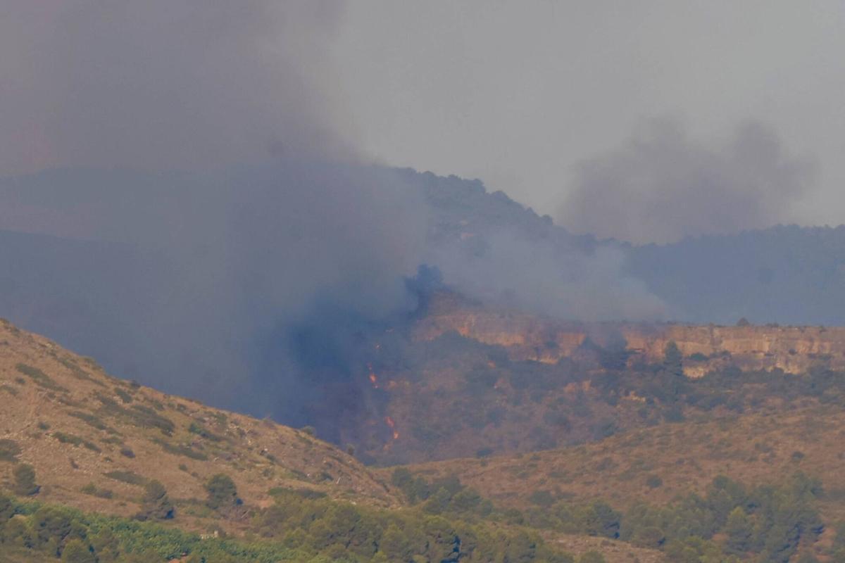 Castellón. Castellò Un incendio en Azueba probaba decenas de familias desplazadas a Soneja y Segorbe VLC CST