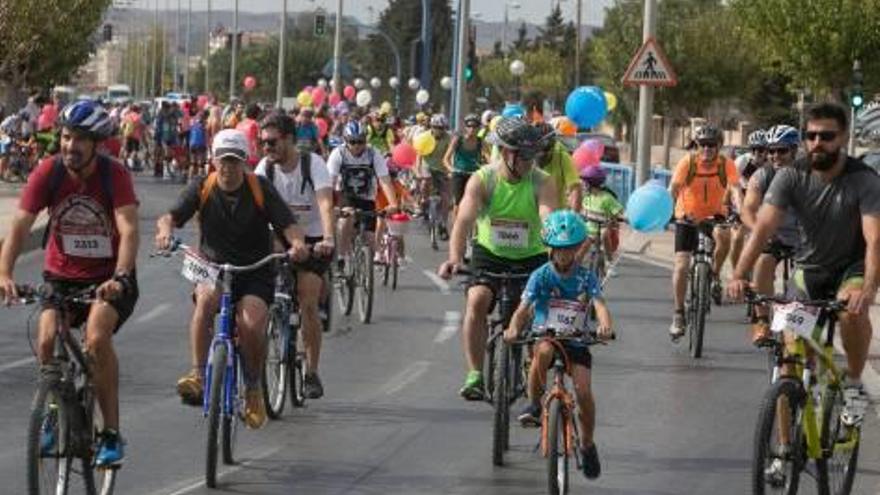 El V Día de la Bici reúne a más de 2.000 personas