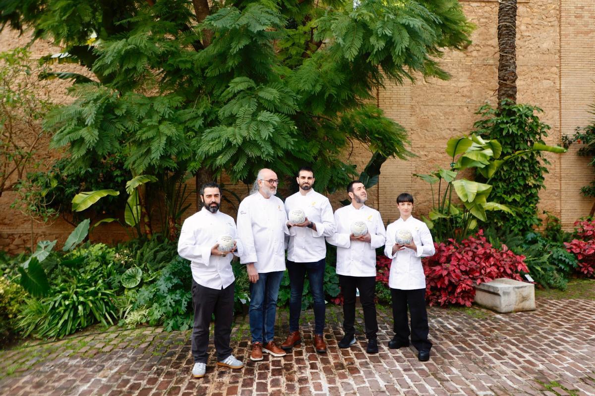 Raúl, Jeroni, Pau, Camarena e Iris esta mañana en Bombas Gens.