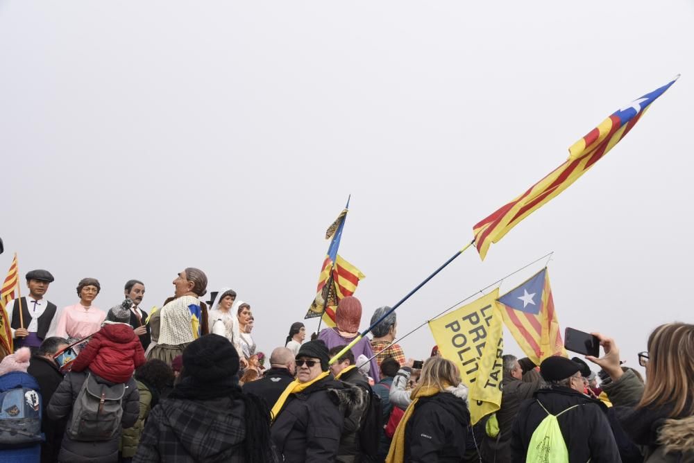 Lledoners s'omple de gegants i gegantons en una trobada inèdita