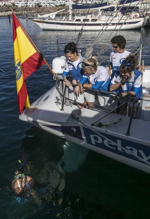 14/11/2016  deporte aventura sanidad  cinco mujeres que han superado el cancer cruzarán el atlántico patrocinadas por  pelayo que han realizado una escala en el muelle de marina de san miguel realizando un entrenamiento en la bahia