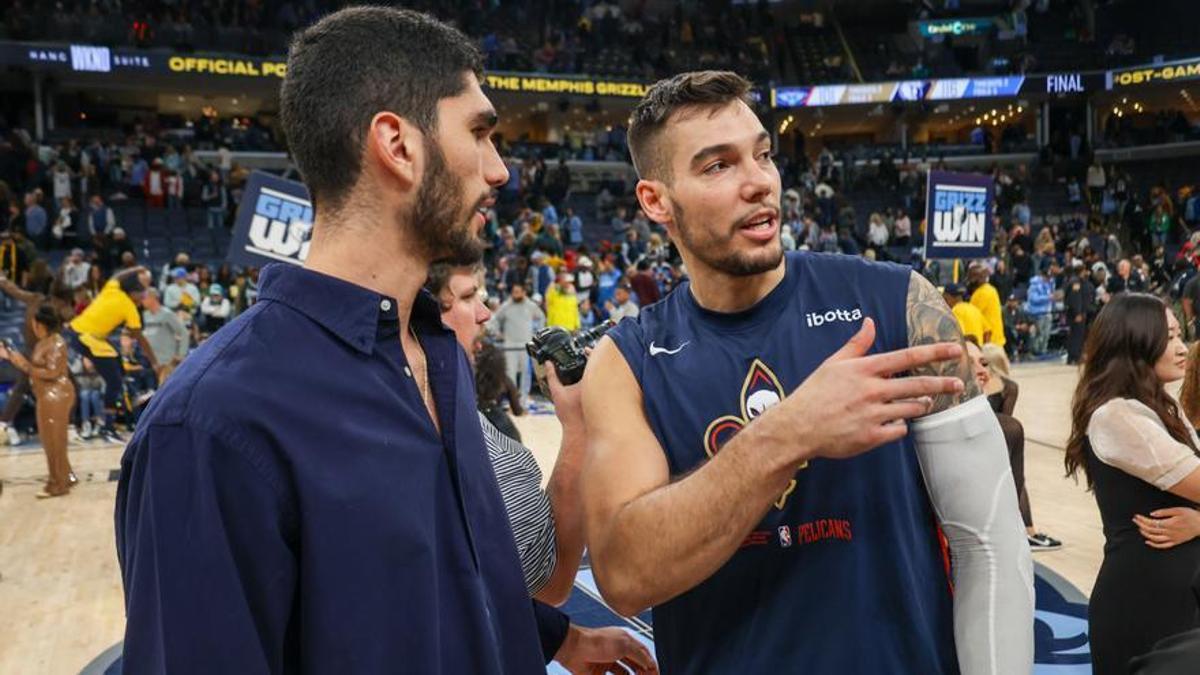 Willy Hernangómez con Santi Aldama durante la pasada temporada de la NBA.