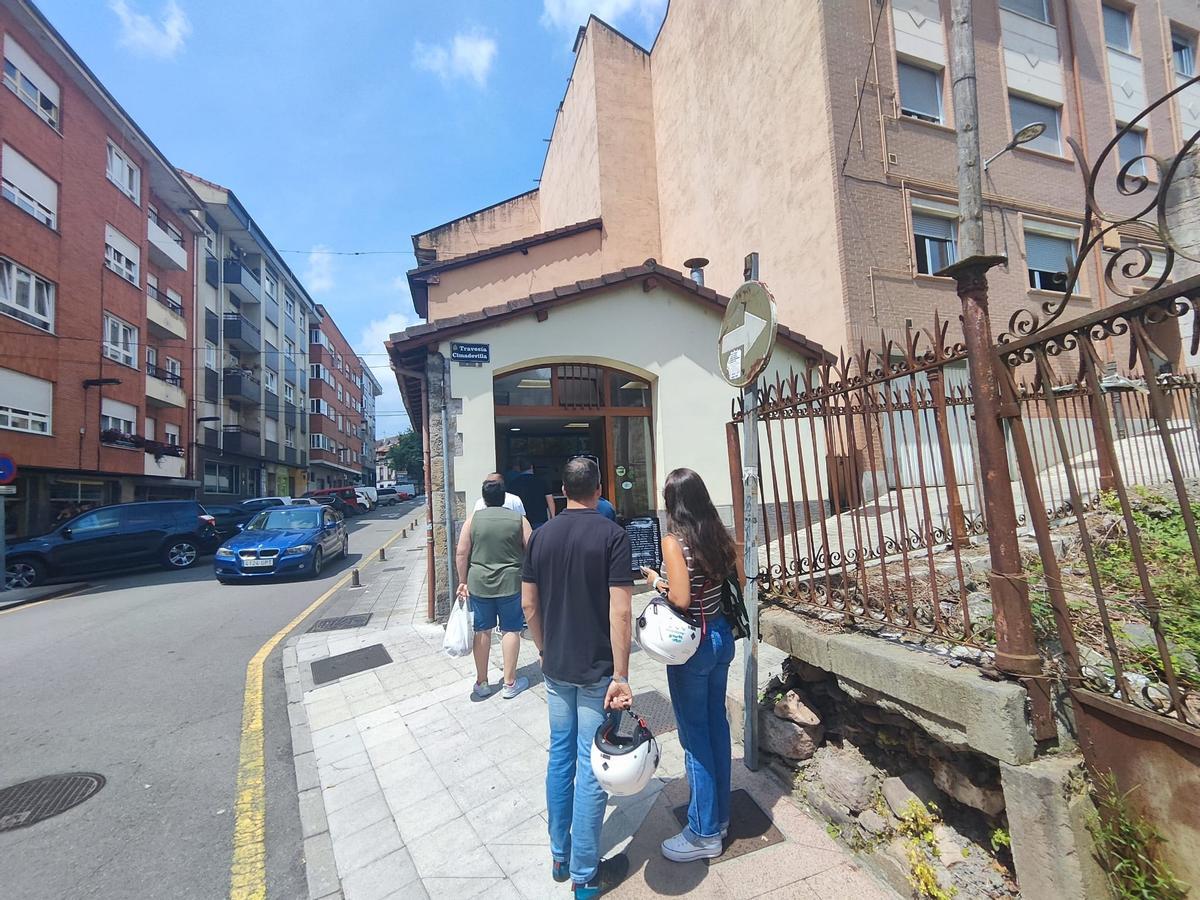 Colas en el local, en una imagen de archivo.