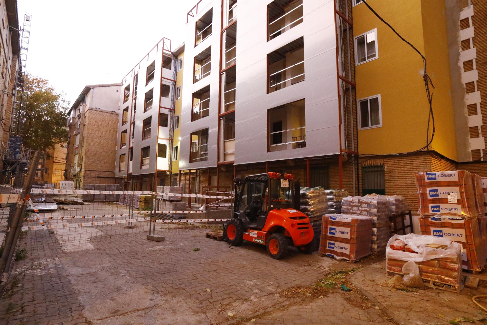 Obras de rehabilitación de edificios en Alférez Rojas