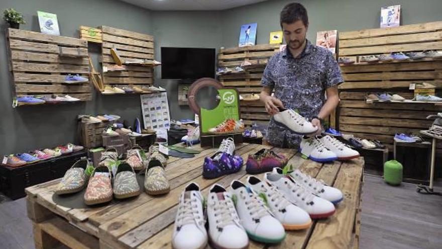 El tropiezo de las zapatillas veganas «made in Elche» - Información