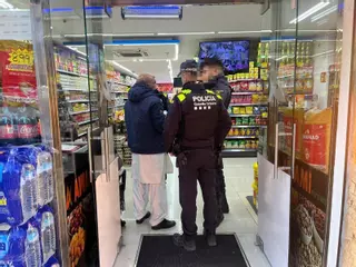 La Policía inicia la expulsión de siete extranjeros tras operativos en el Vallès contra comercios irregulares