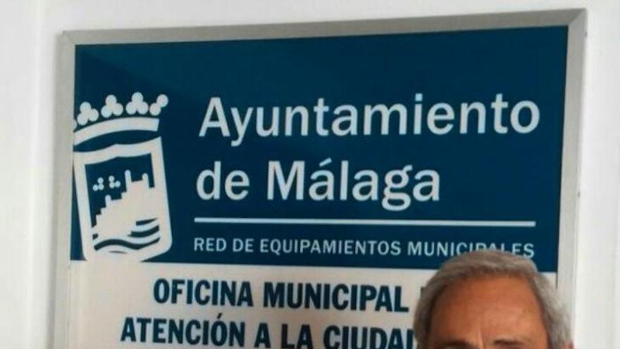 La AAVV de El Palo presentó ayer el escrito en el Ayuntamiento .