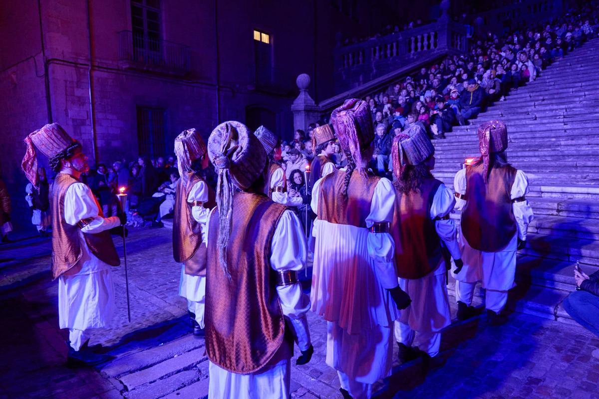 Les fotos de l'encesa de l’Estel d’Orient a la façana de la Catedral de Girona