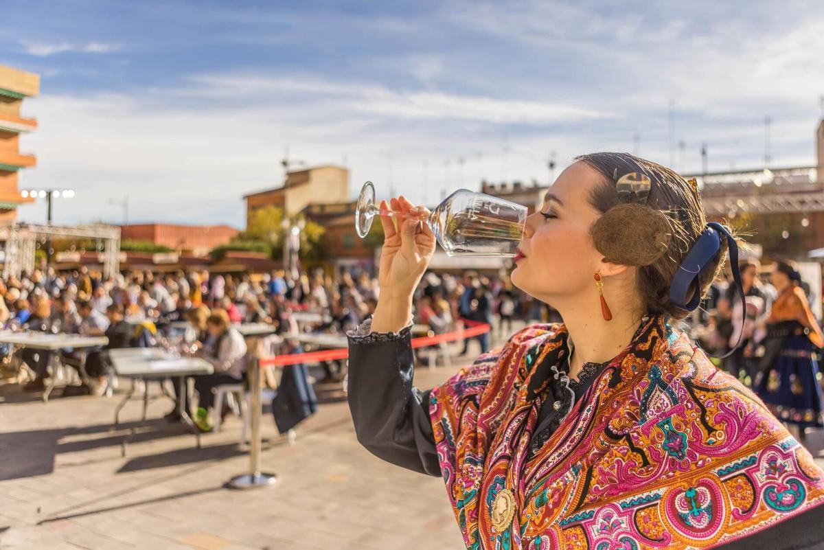 Paseo del Poeta Lorenzo Guardiola se convierte en el corazón del vino del sureste español con Matavendimia 2025