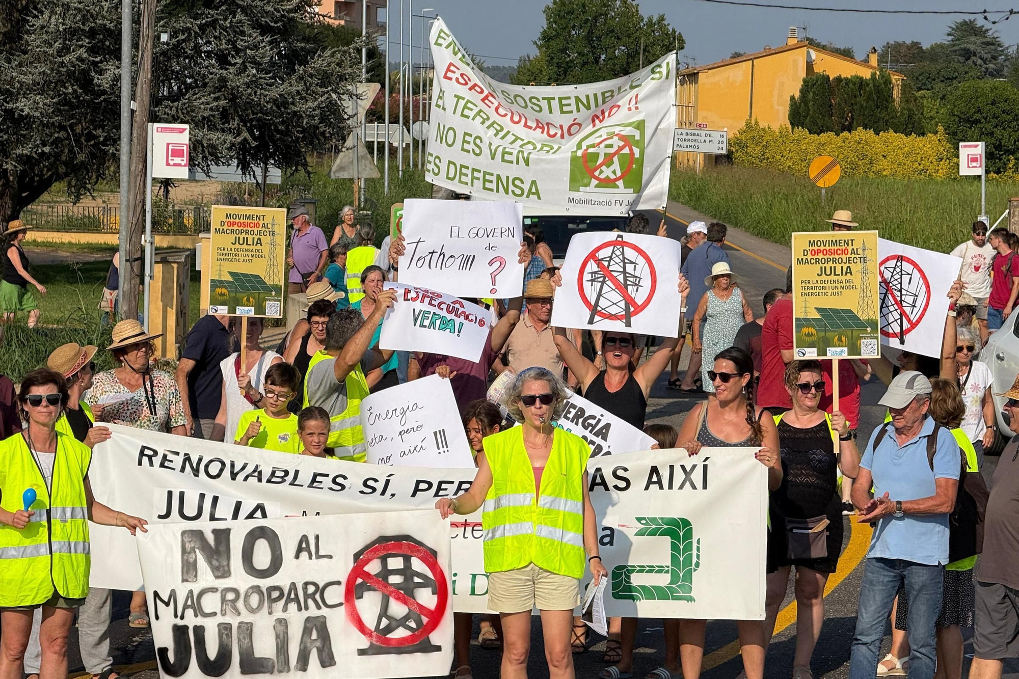 Les imatges de la protesta contra el projecte Julià a Bordils