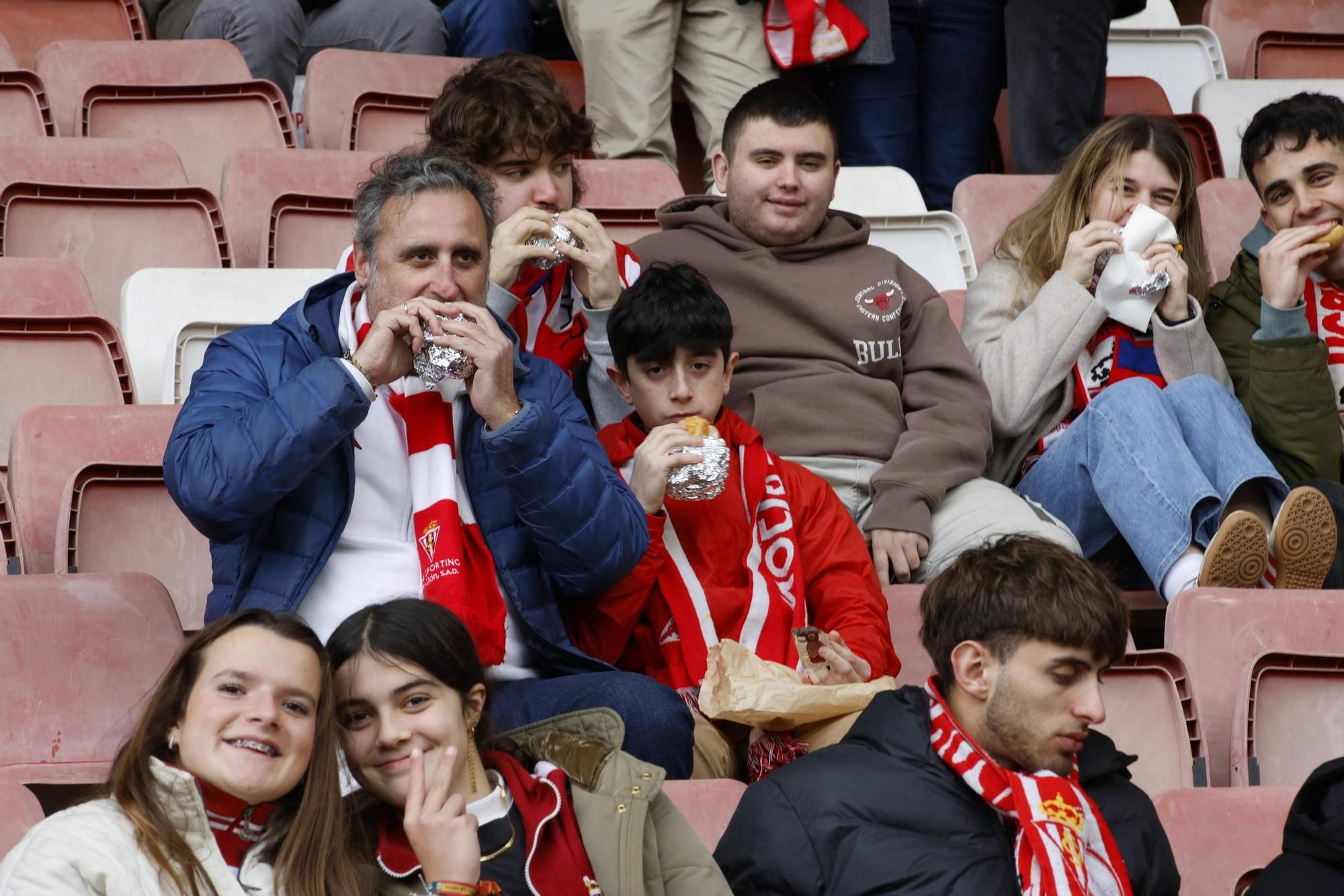 EN IMÁGENES: El partido Sporting- Málaga en el Molinón