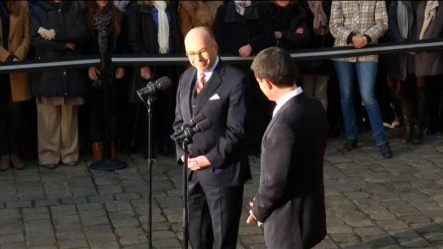 Bernard Cazeneuve sucede a Valls como primer ministro francés