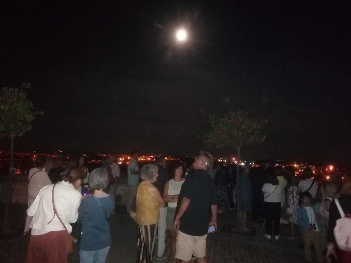 Obaservación de la luna y Saturno en el mirador del Troncoso, organizada por la Agrupación Zamorana de Astronomía.
