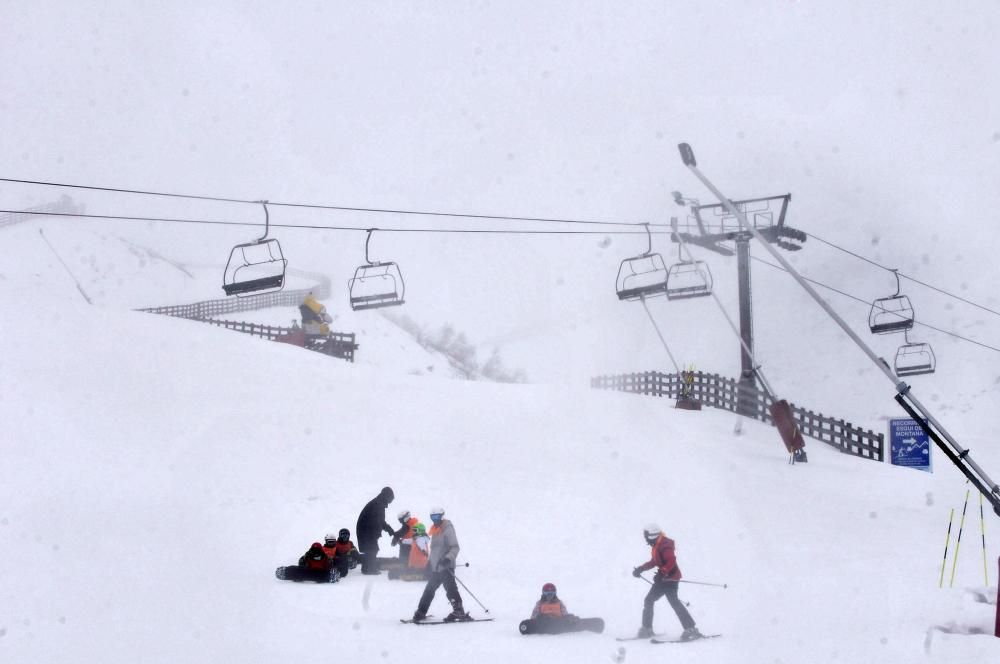 Ampliación de temporada de esquí en la pista de debutantes de Pajares