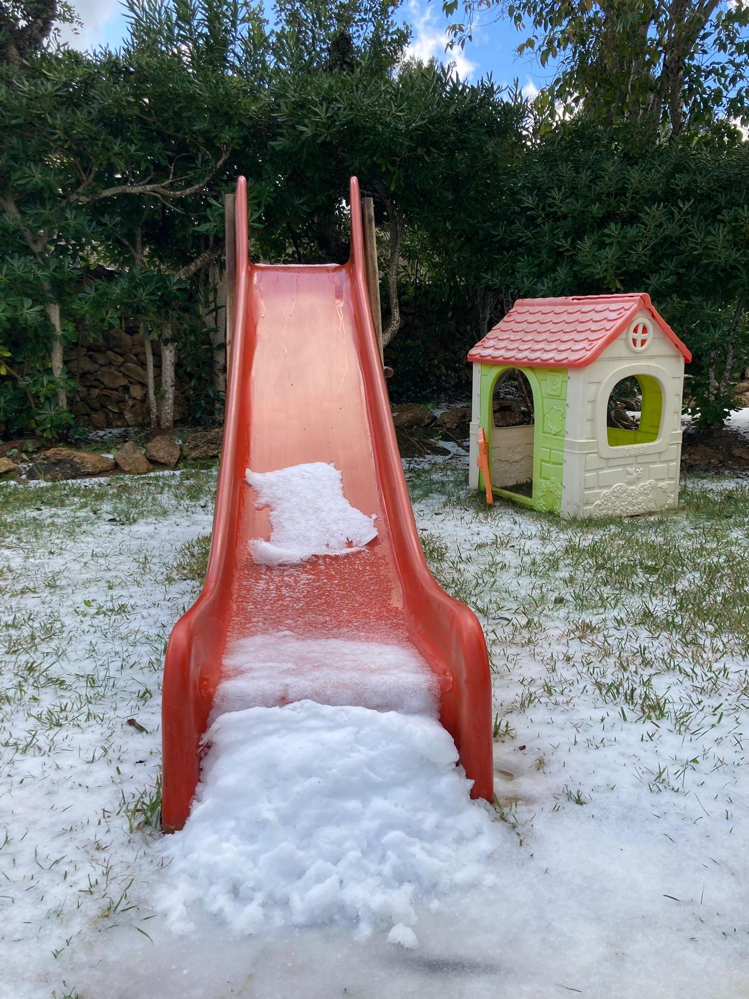 Bajada de temperaturas en Ibiza: Una manta de granizo cubre Siesta