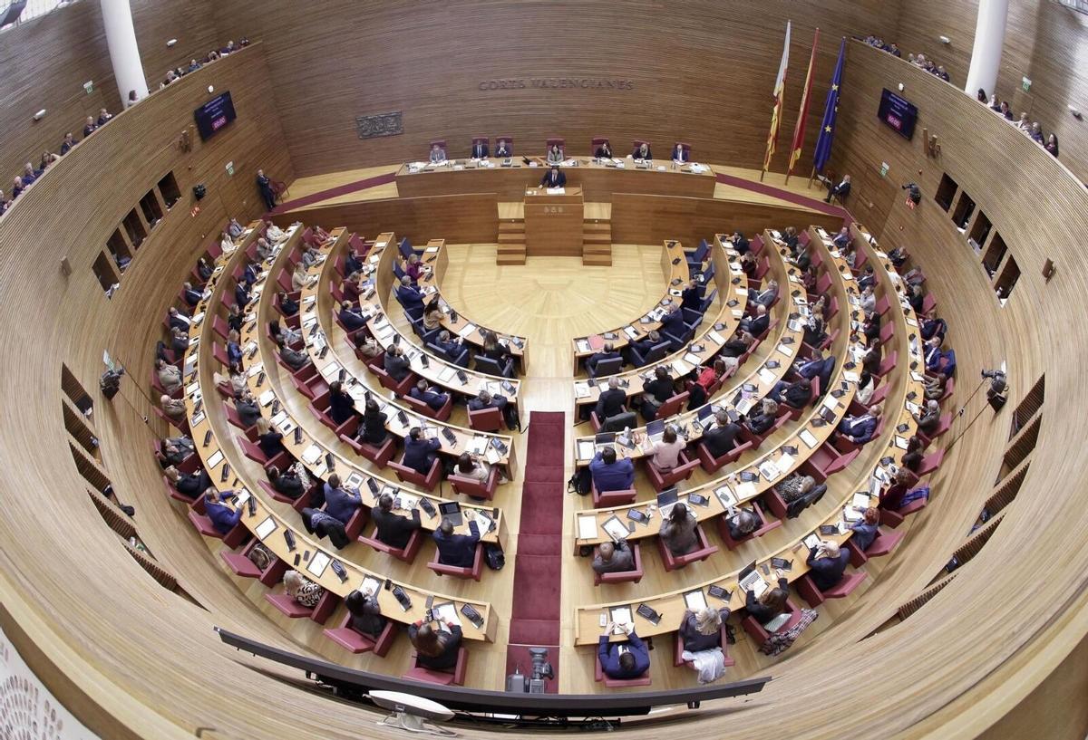 Una imagen del pleno de las Cortes Valencianas