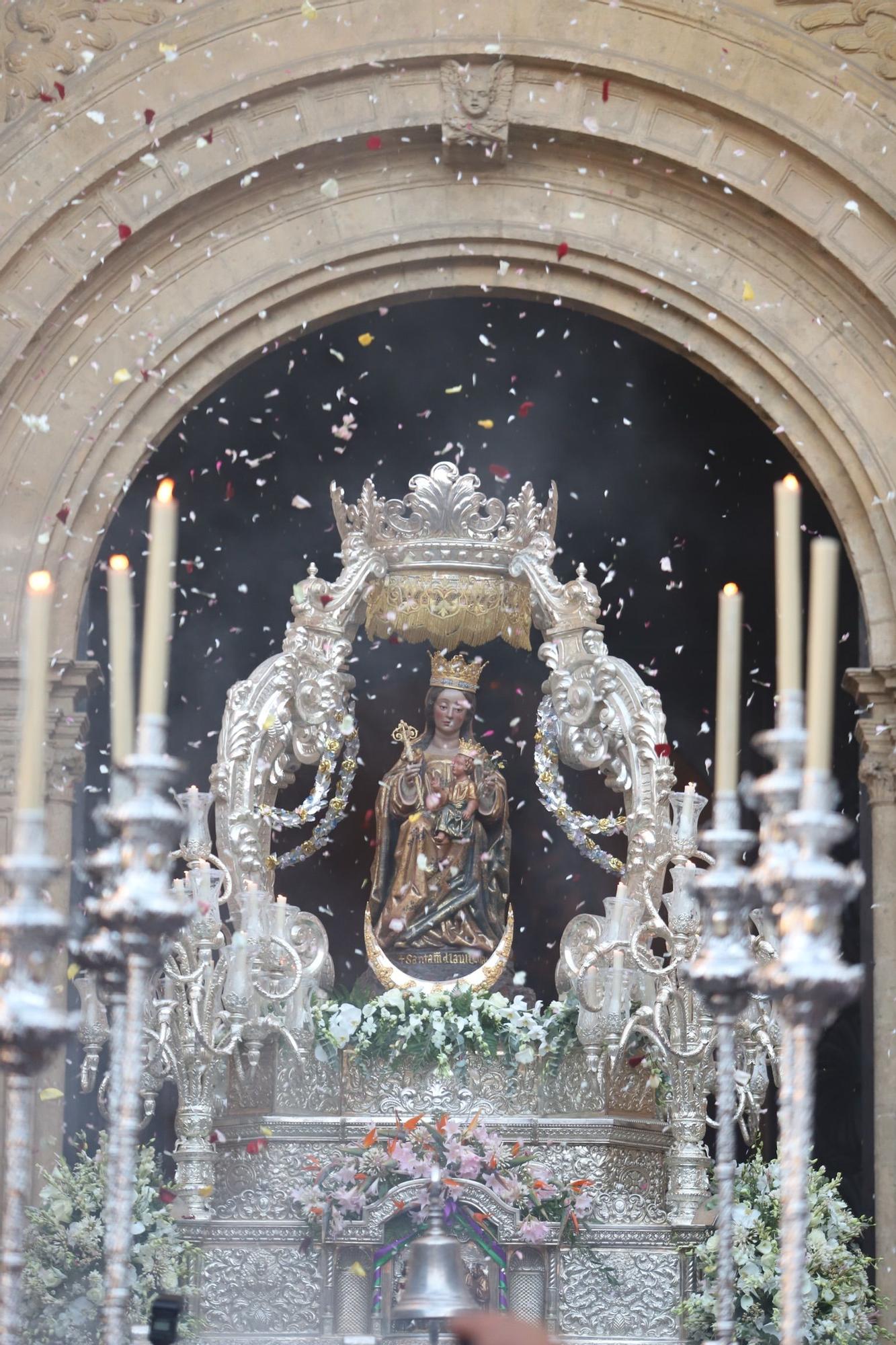 La patrona de Málaga, la Virgen de la Victoria, vuelve a procesionar por las calles de la ciudad