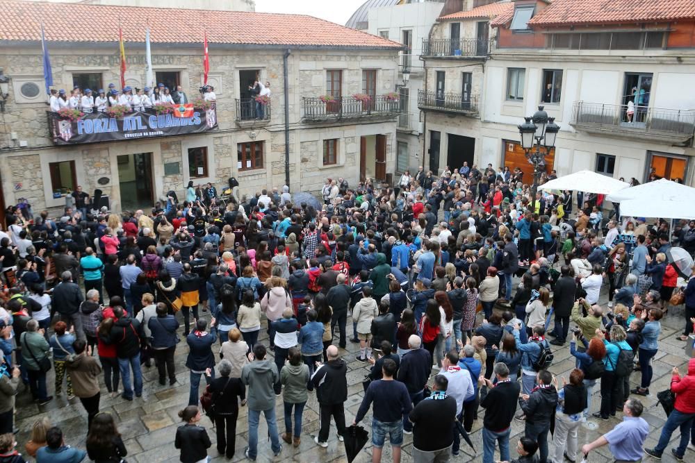 Las calles de la villa del Baixo Miño se llenan de felicidad para festejar la Liga del Mecalia Guardés