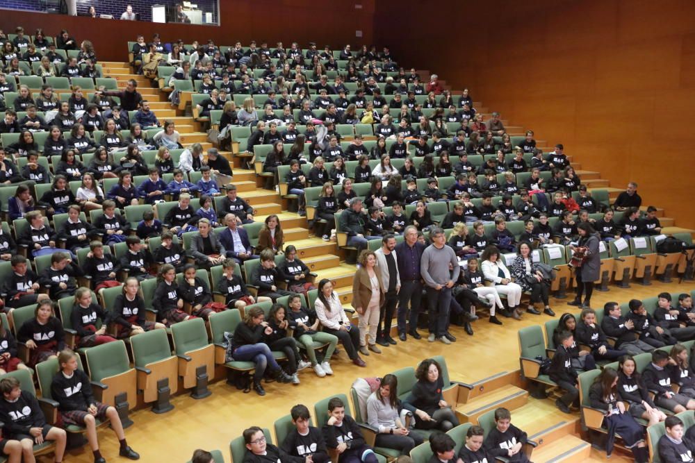 Once estudiantes galardonados en los premios de dibujo y redacción del Parlament