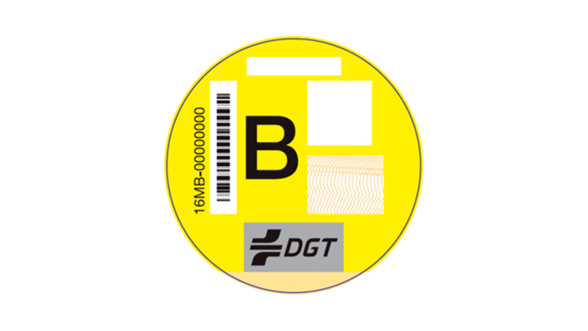 Etiqueta amarilla de la DGT