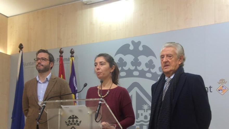 El alcalde José Hila, la presidenta de Emaya, Neus Truyol, y el presidente de los hotelero de la Platja de Palma, Francisco Marí.