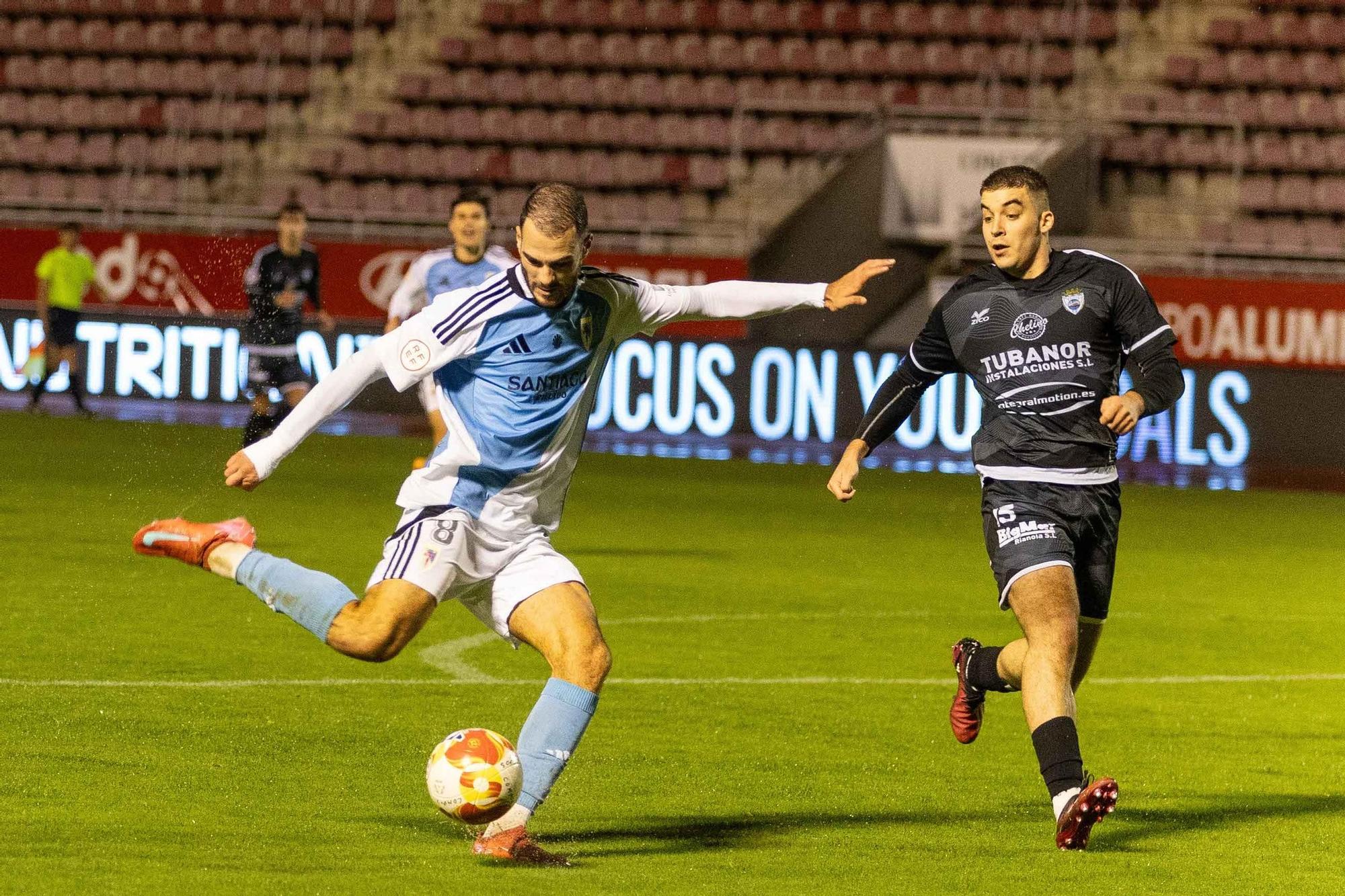 Agónico triunfo del Compostela ante el Noya