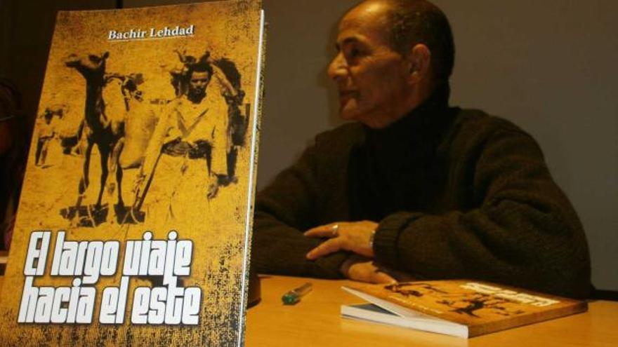 Bachir Lehdad presenta en Llanes un libro que recoge historias del pueblo saharaui