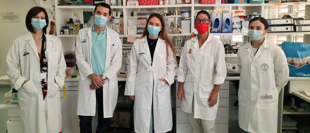 Beatriz Lozano, el doctor José Manuel González Navajas, Amalia Tzoumpa, Silvia Paredes y Joanna Picó, investigadores de ISABIAL