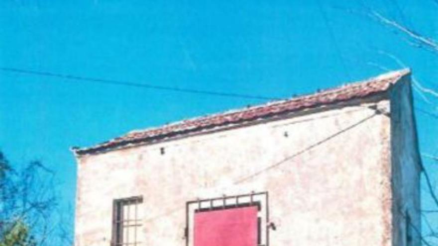 Caseta a subasta. |  D.P.