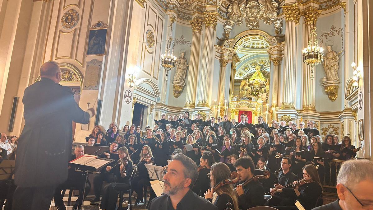 Concierto en el Santuario Monserrate de Orihuela de la Orquesta y Coro de la UNED de Elche