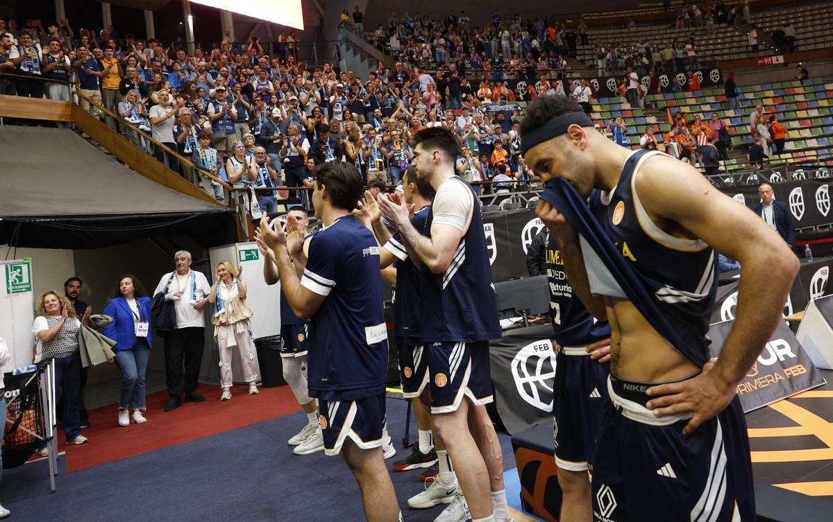 EN IMÁGENES: Así despidió la afición a un heroico Alimerka Oviedo Baloncesto tras caer con Estudiantes en la pelea por la ACB
