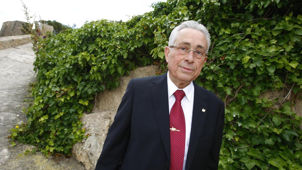 Ángel Escapa el día que inauguraron una calle en Alicante con su nombre en 2010