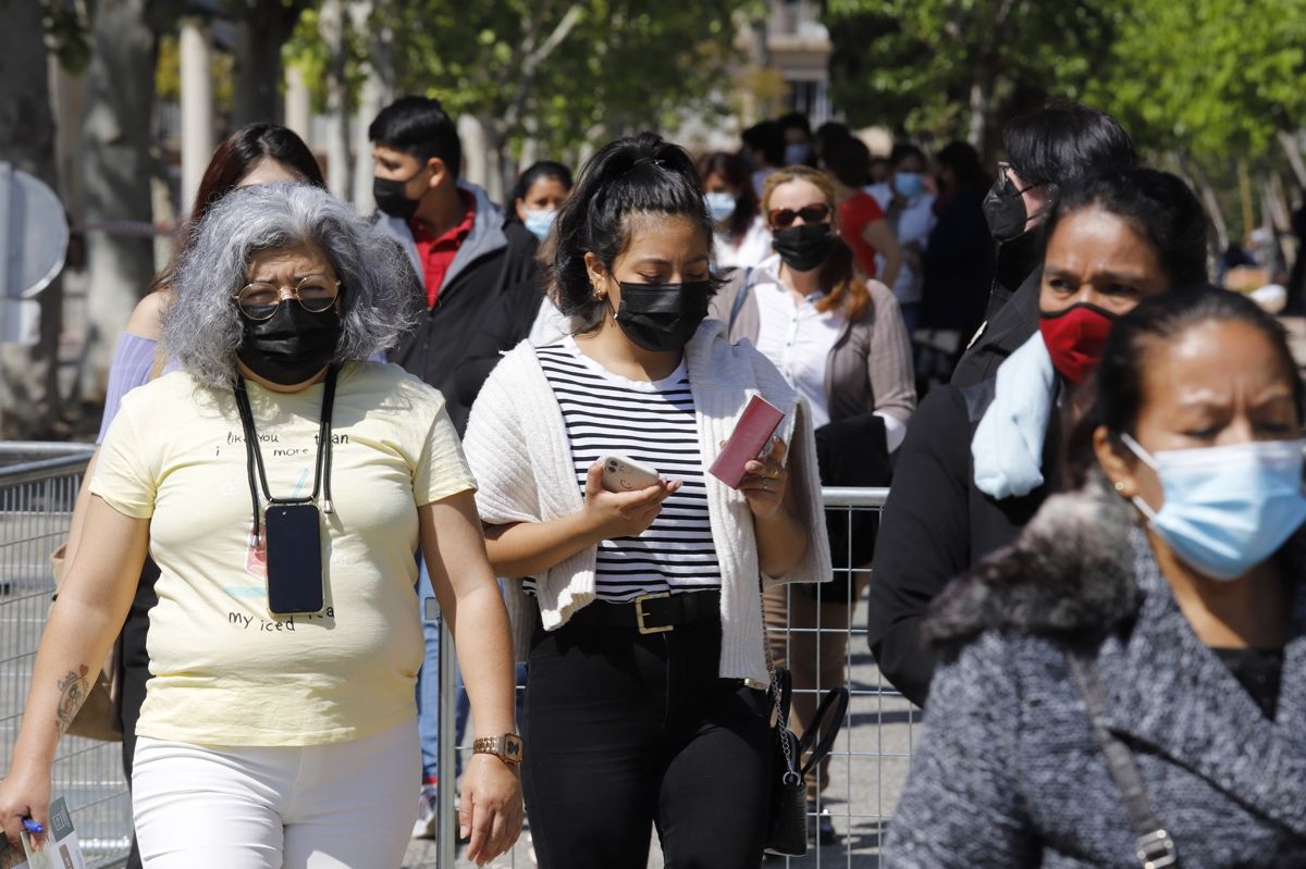 Los ecuatorianos residentes en la Región votan en las elecciones de su país