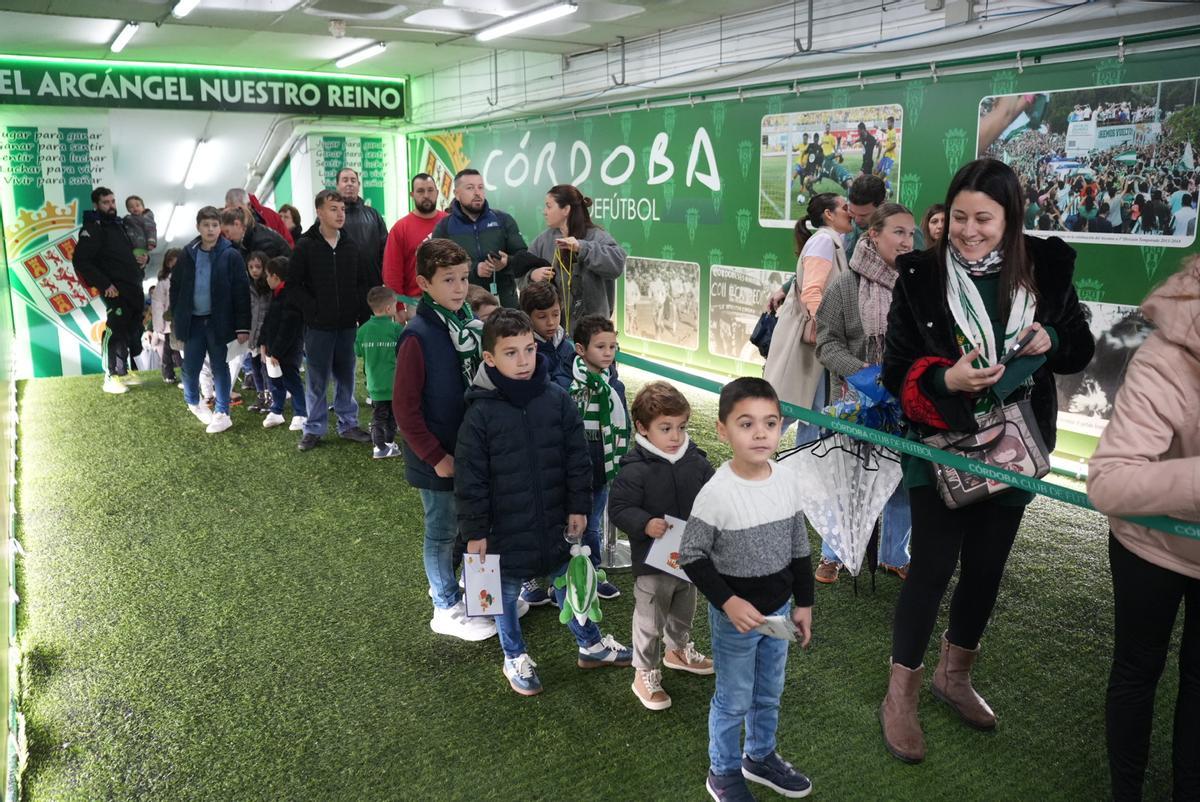 La recepción de Los Reyes Magos en El Arcángel, en imágenes
