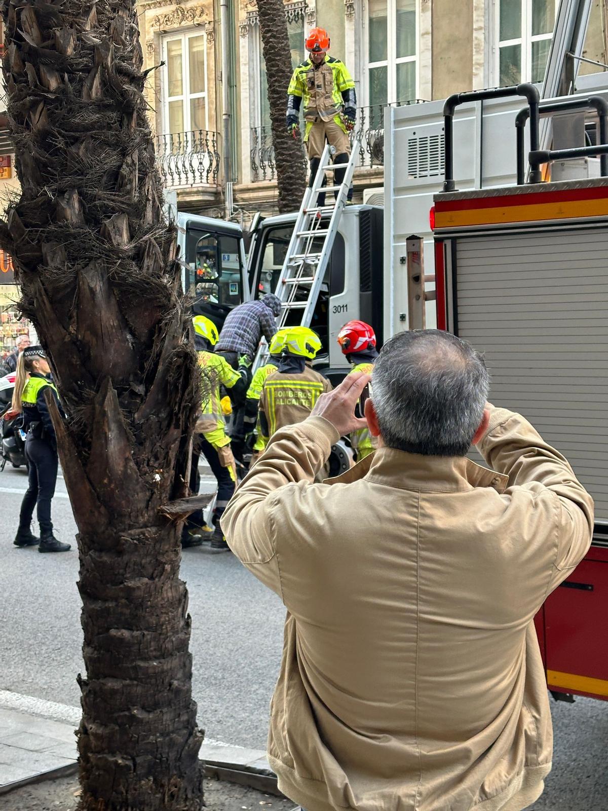 Un momento del rescate en Alicante.