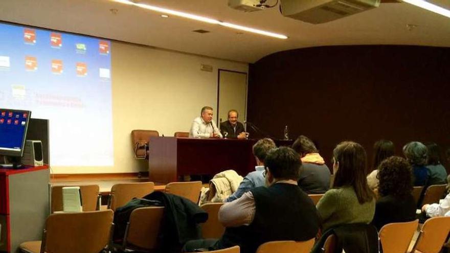 Acto de presentación de la escuela, ayer en el Provincial. // FdV