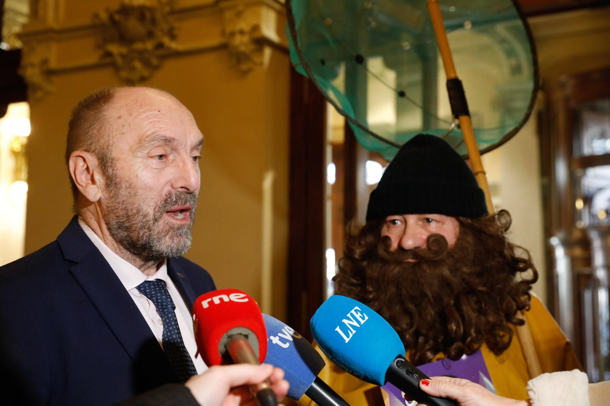 La visita del Anguleru a la Junta General y la petición del presidente: unos Presupuestos