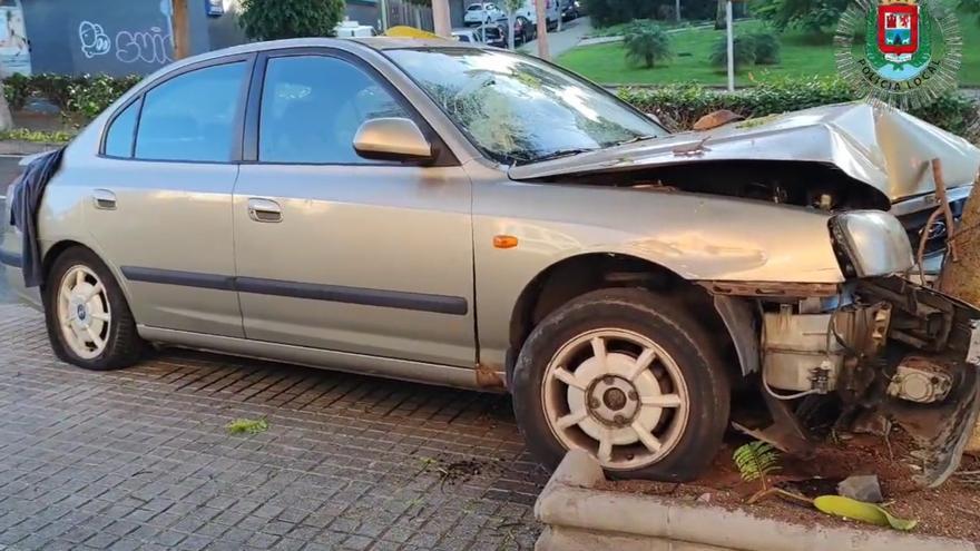 Un conductor, herido tras chocar contra un árbol y dar positivo en alcohol en Las Palmas de Gran Canaria