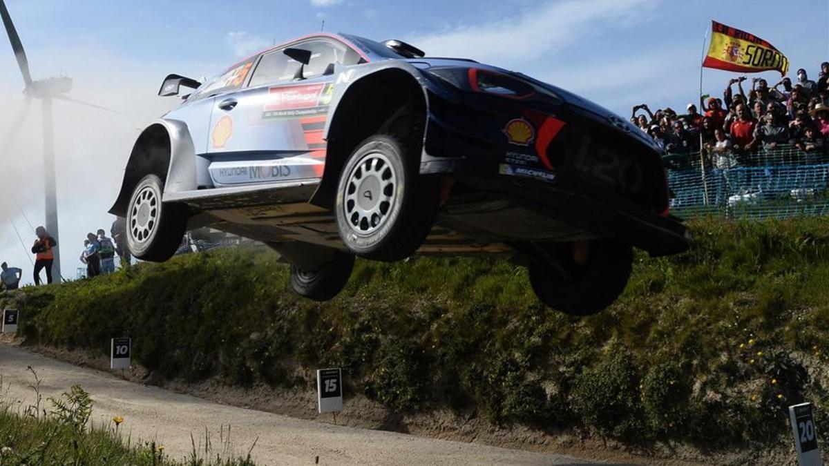 Neuville, el más rápido en la especial inaugural de Cerdeña