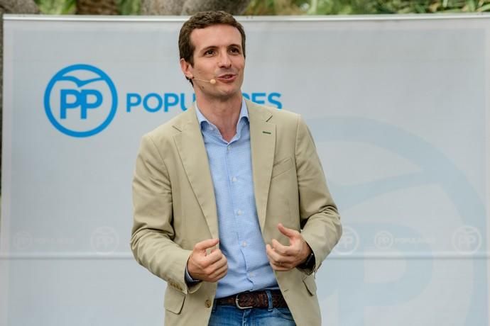 Pablo Casado (PP) hace campaña en Canarias