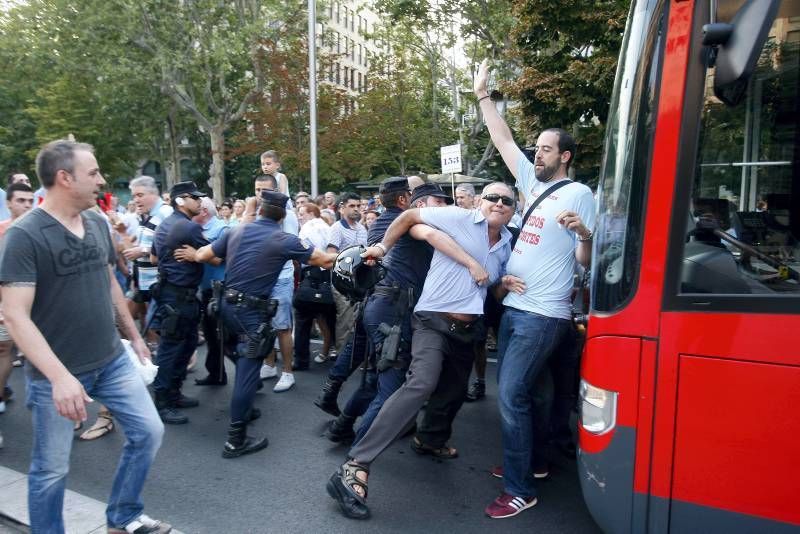 Fotogalería: Tensión entre policías y trabajadores de AUZ