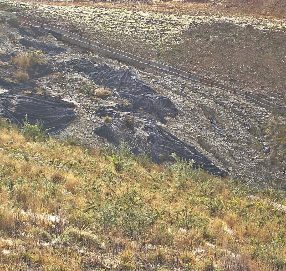 Antiguos terrenos de la mina de Mesía.   | // LOC
