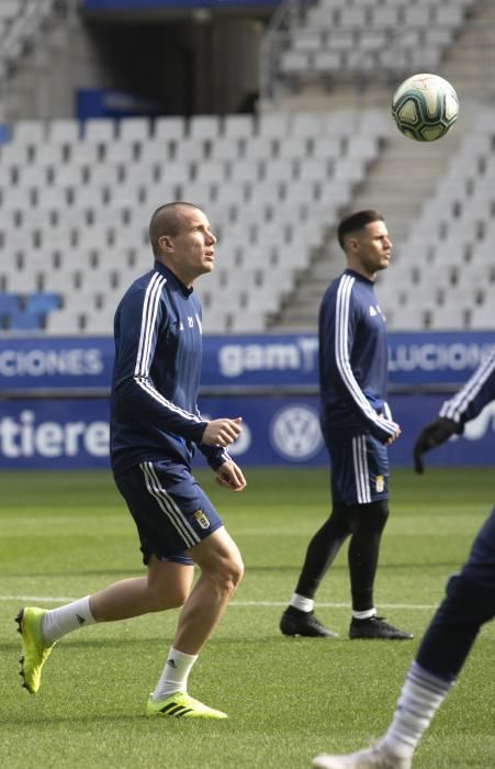 Entrenamiento del Real Oviedo de fútbol en el Carl