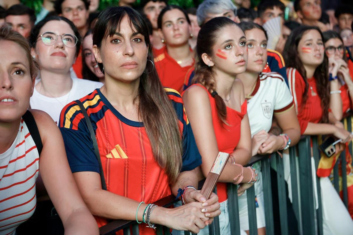 Las mejores imágenes de la afición española en la avenida Teniente Flomesta Las mejores imágenes de la afición española en la avenida Teniente Flomesta